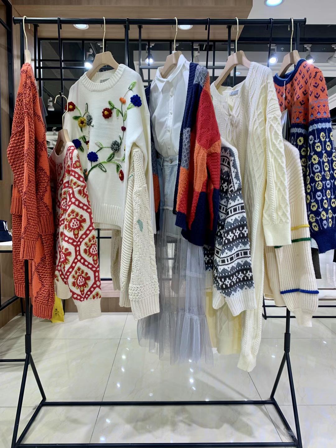 香港知 名品牌2021纯冬品牌折扣女装衣服批发 淘宝直播货源供应商