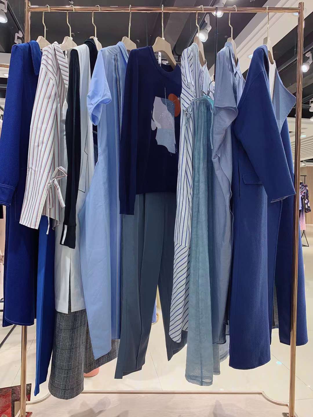 杭州知 名品牌玛塞莉四季款品牌女装折扣批发供应市场图片