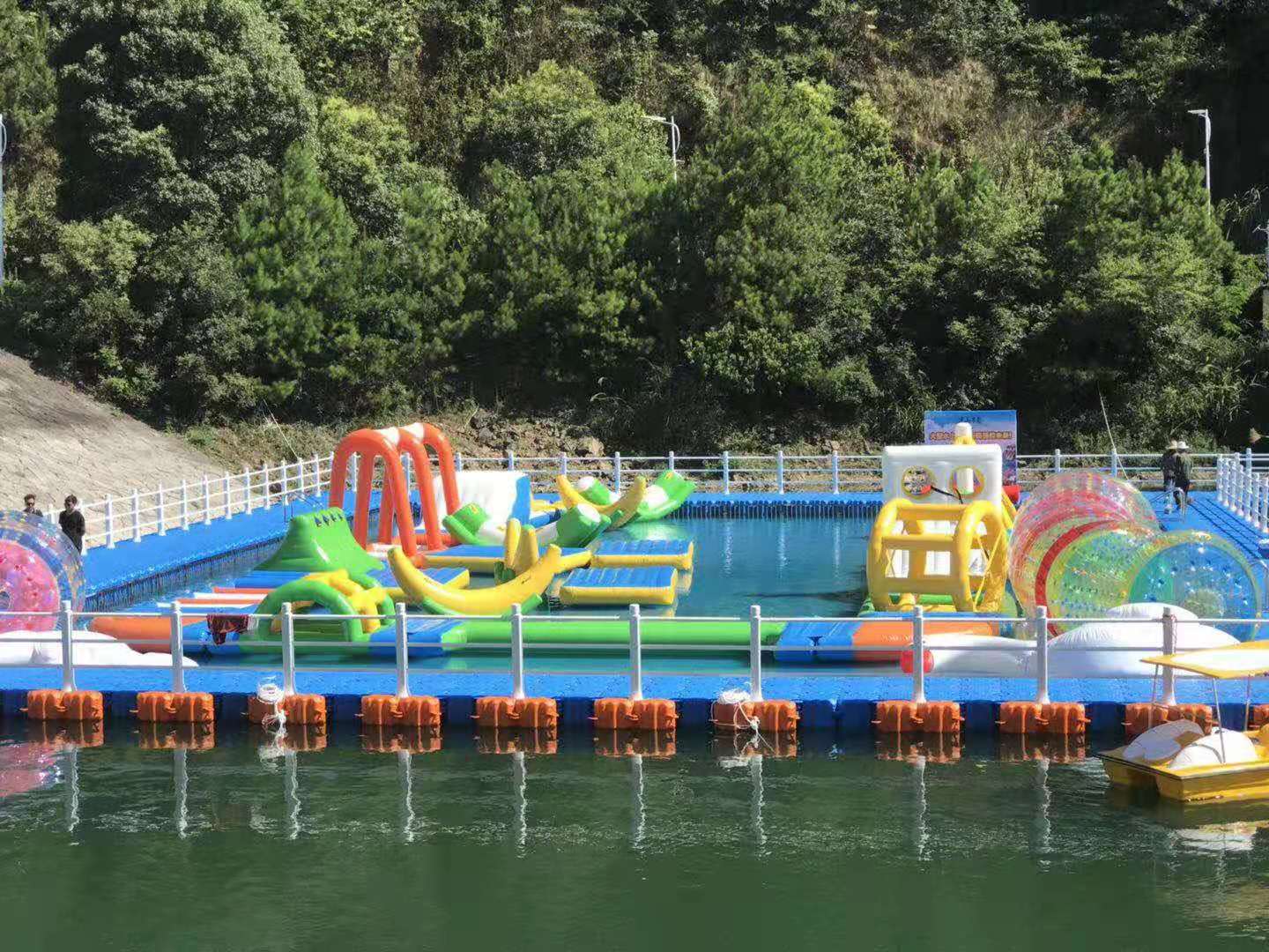 水上亲子乐园塑料浮筒 景区游乐园游泳池搭建浮台浮筒