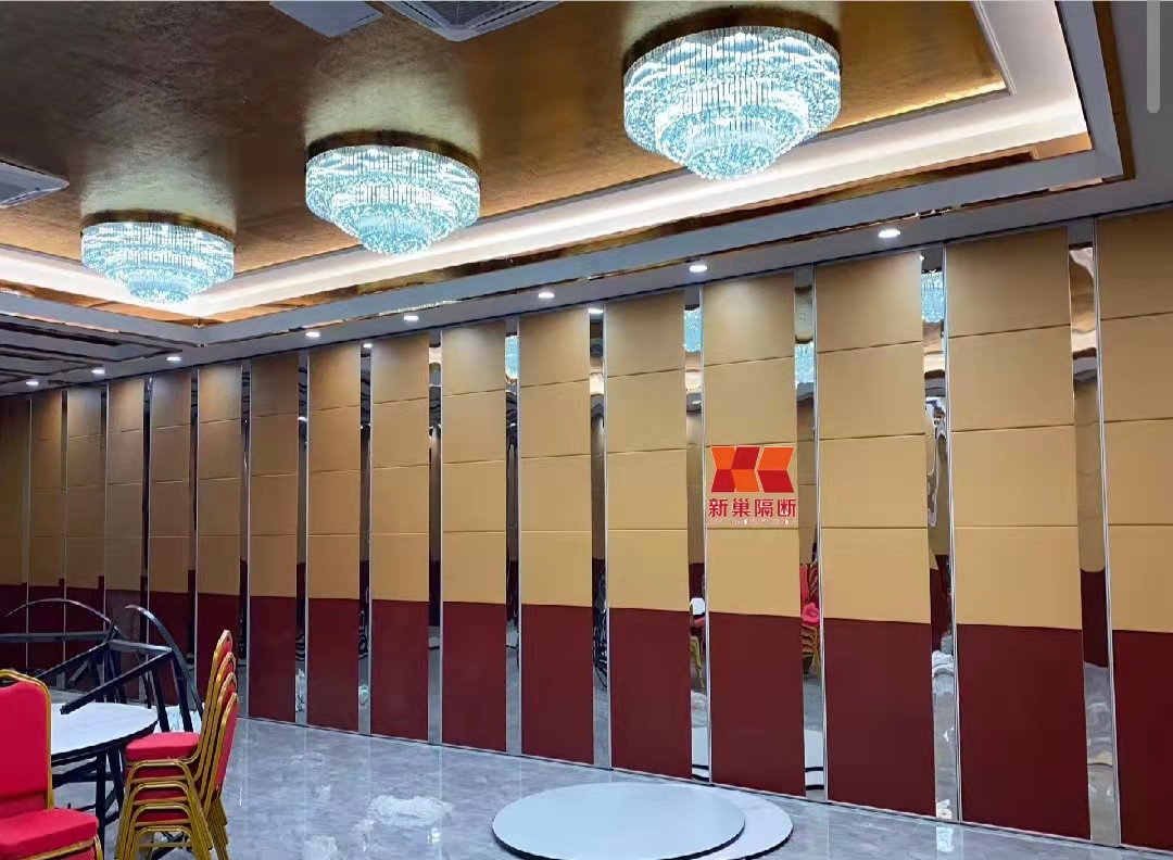 上海酒店移动隔断墙宴会厅高型活动屏风会议室吊轨道移动隔音墙折叠门厂家