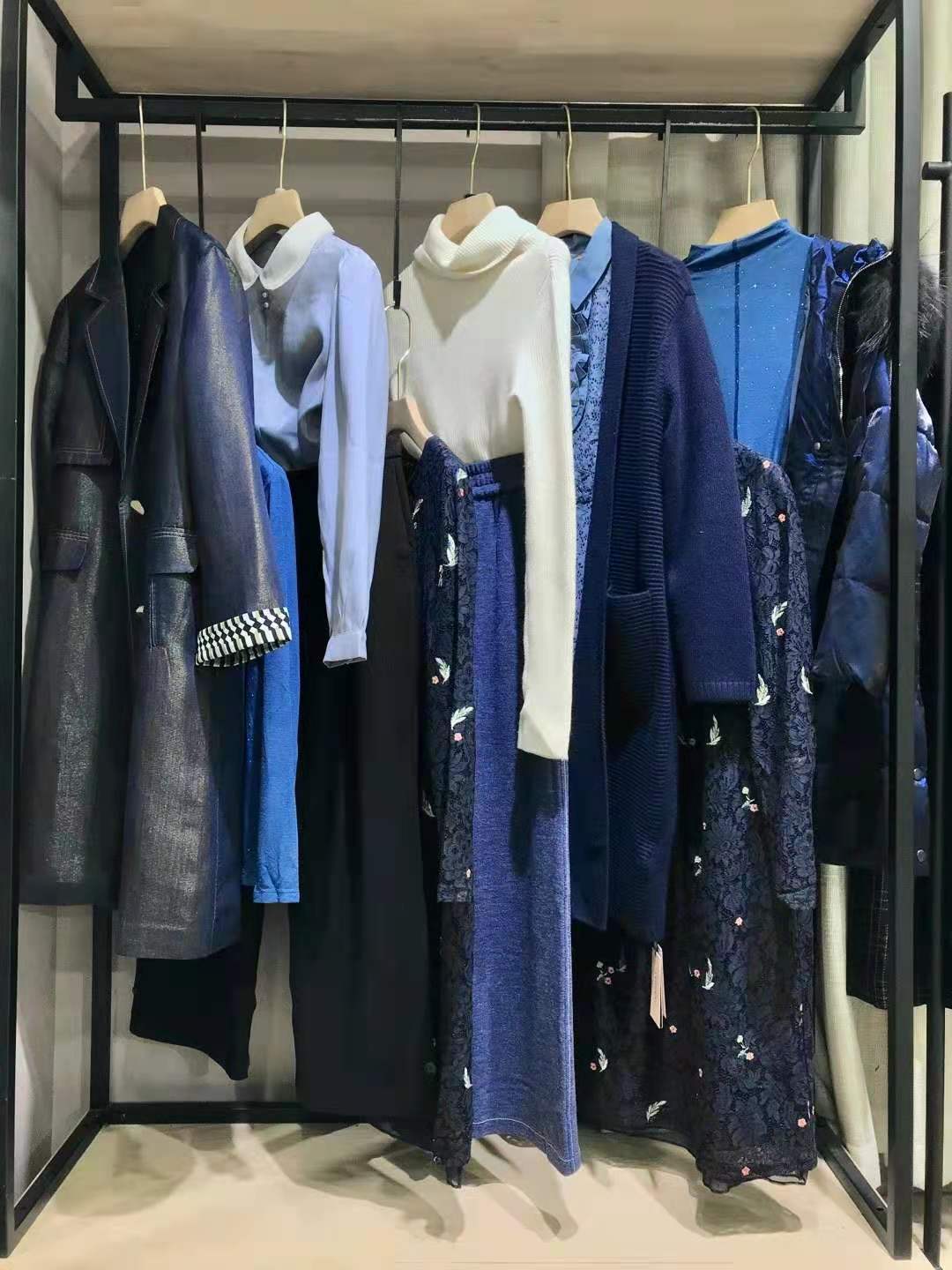 深圳原创设计师品牌珞娜秋品牌折扣女装尾货批发市场