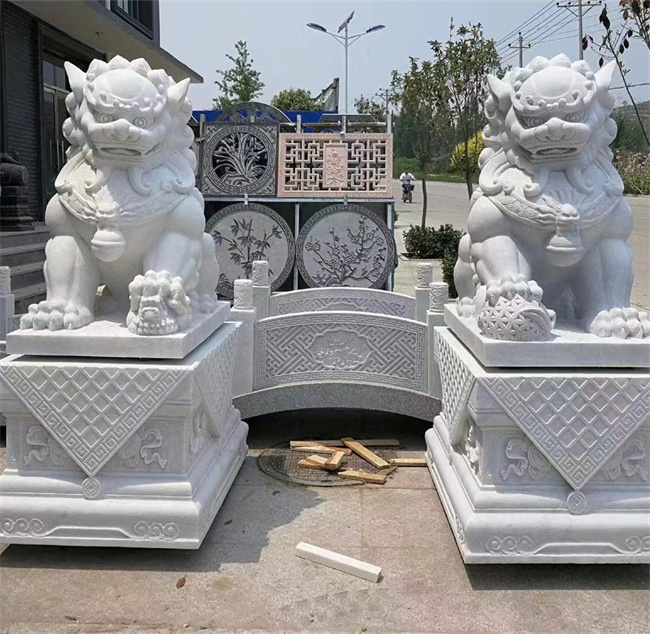 雕刻石狮子价格  雕刻石狮子生产厂家