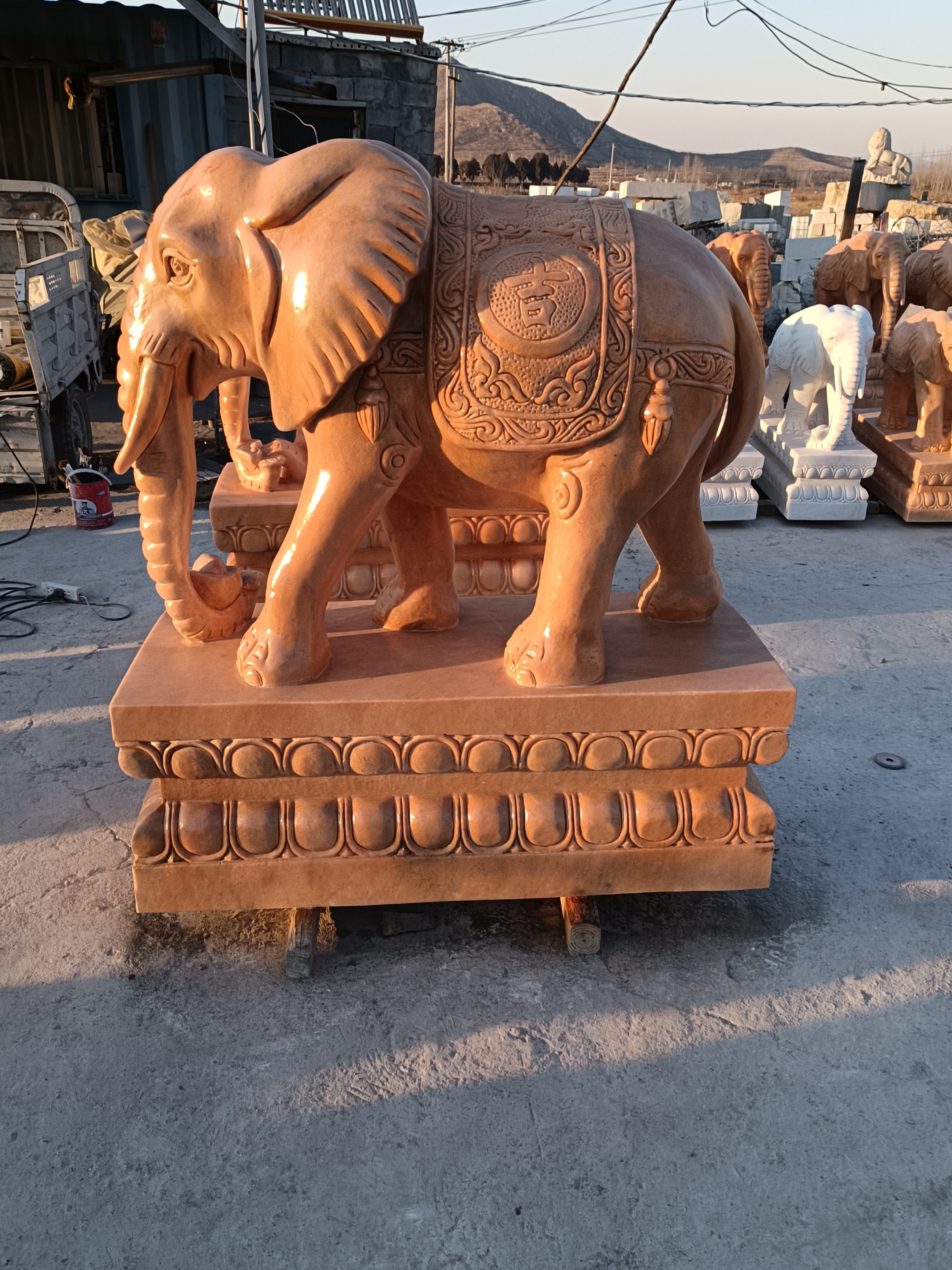 石雕大象  大象雕塑  石雕动物大象厂家
