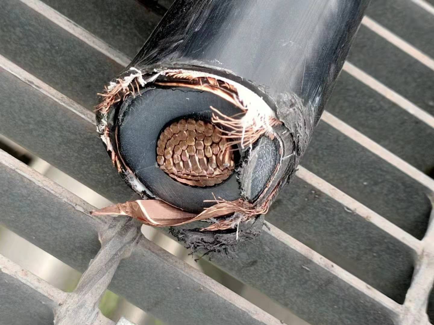 重庆万州区回收铜电缆 铝电缆 废铜回收多少钱一吨，电线电缆回收什么行情图片