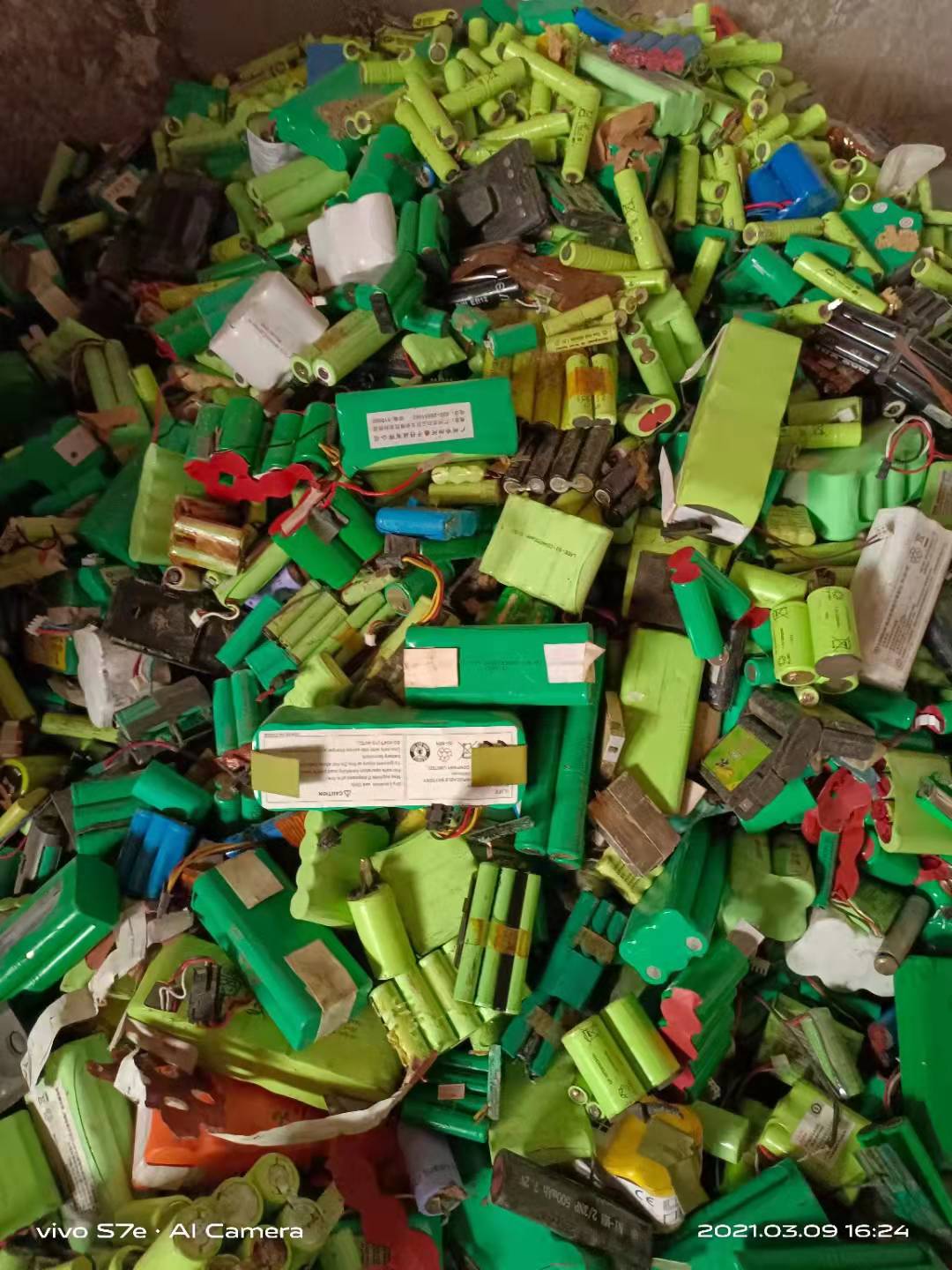 锂聚合物电池回收上门回收热线、石家庄锂聚合物电池回收价格多少钱【益顺废旧物资回收】图片