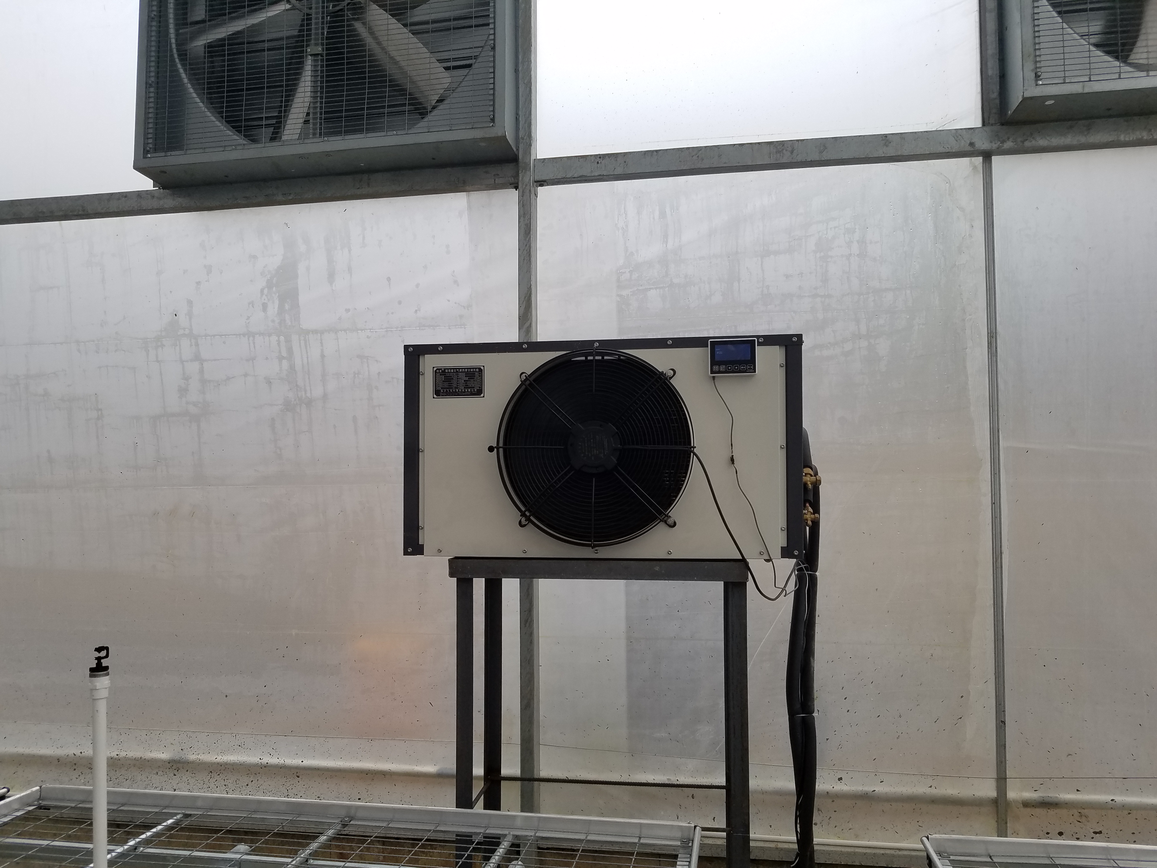山东飞龙空气源热泵空调 超低温空气能采暖 温室大棚加温设备