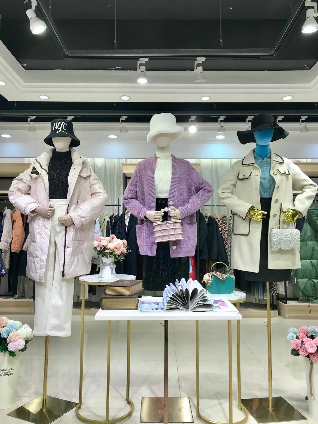 熠净2021冬上海高 端品牌女装专柜同步折扣批发一手货源