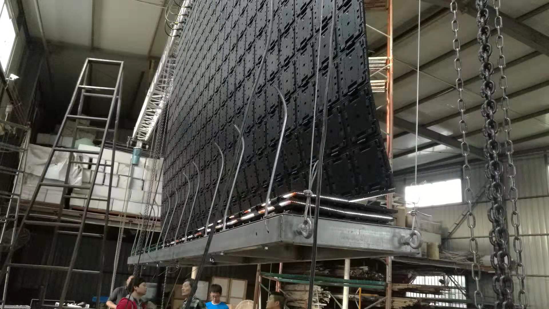 河北沧州P3.91舞台机械设计全彩可折叠LED显示屏图片
