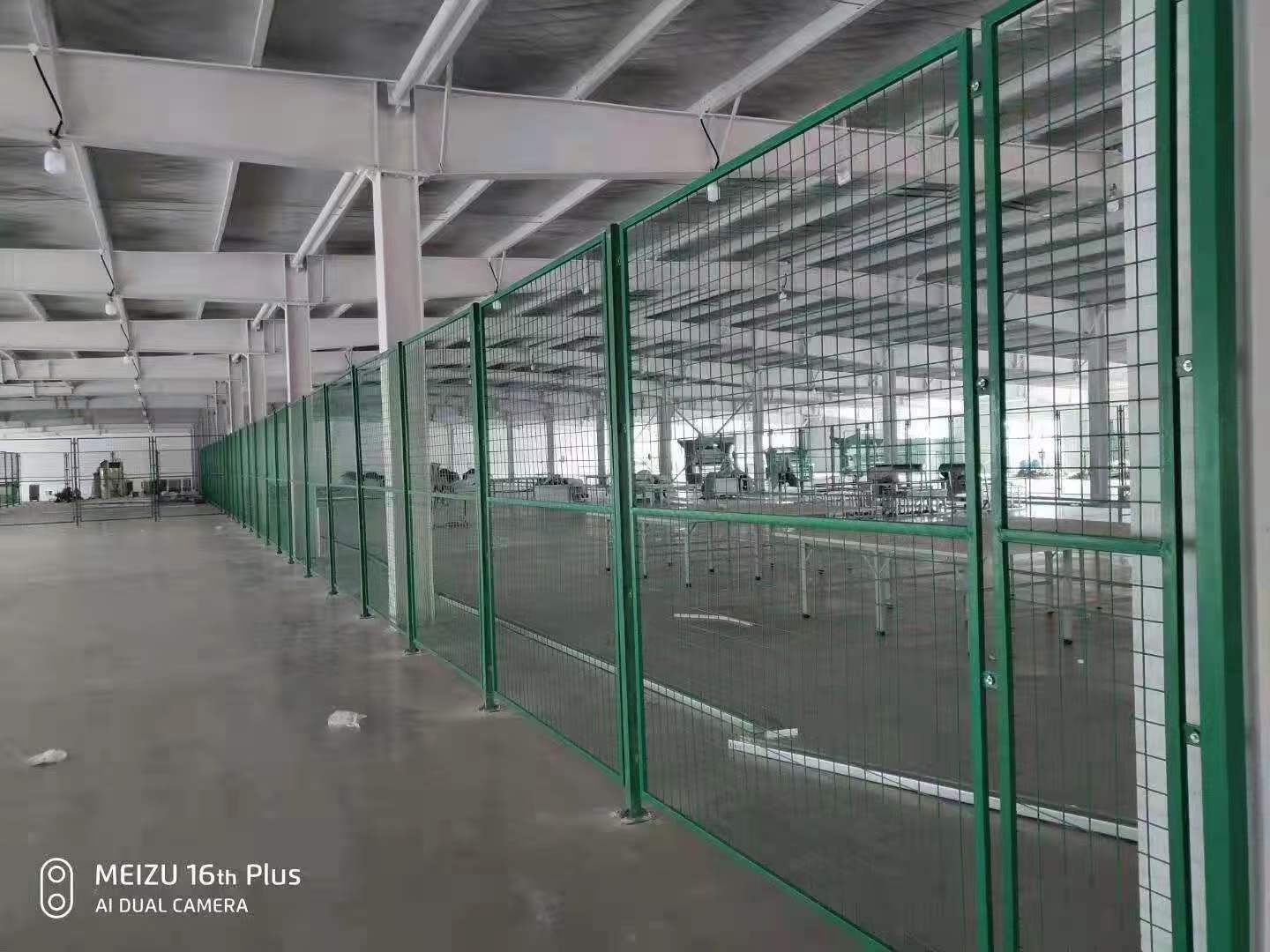广东广州市边框护栏网车间隔离网现货机器设备围栏网浸塑绿色铁丝网护栏
