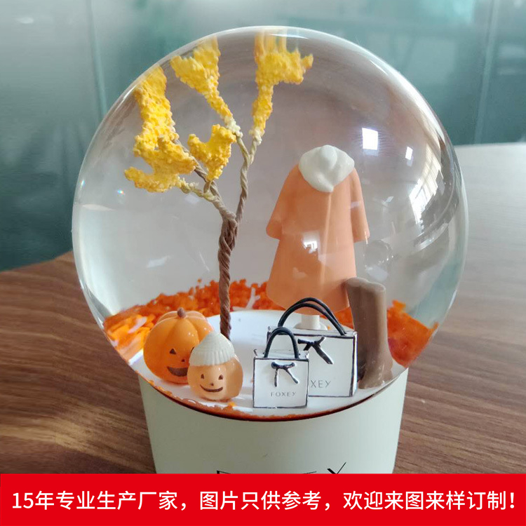 厂家生产亚克力创意音乐水晶球定制小礼品塑料雪花球音乐盒摆件