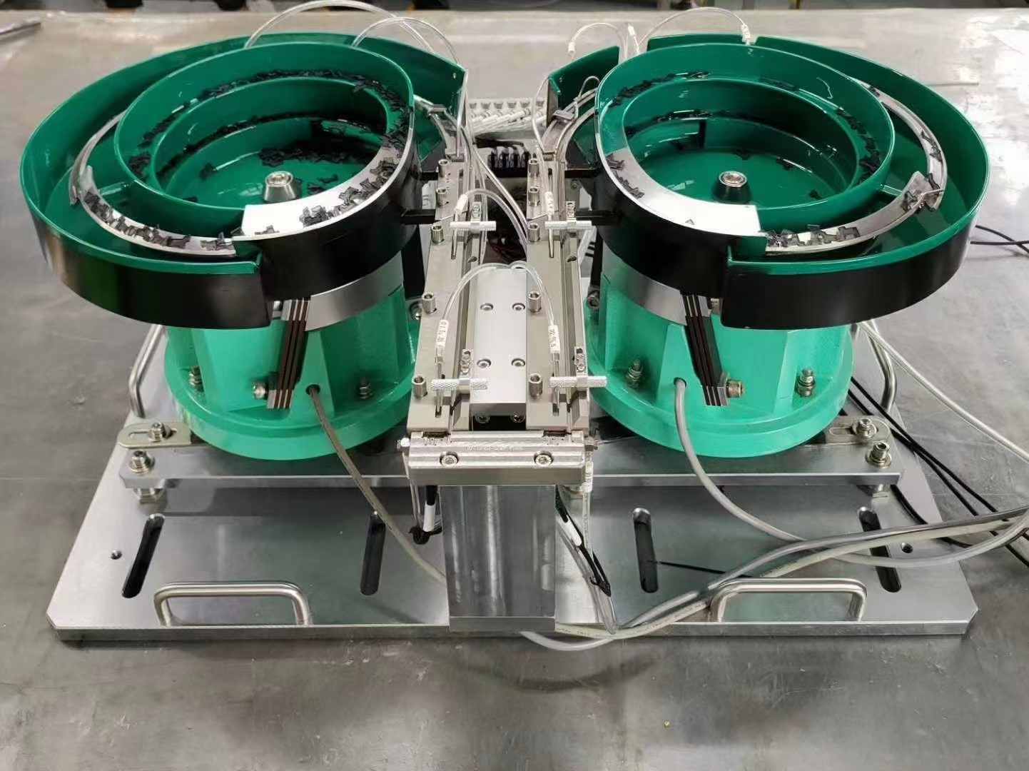 医疗设备自动送料振动盘价格 医用胶塞自动化震动盘厂家