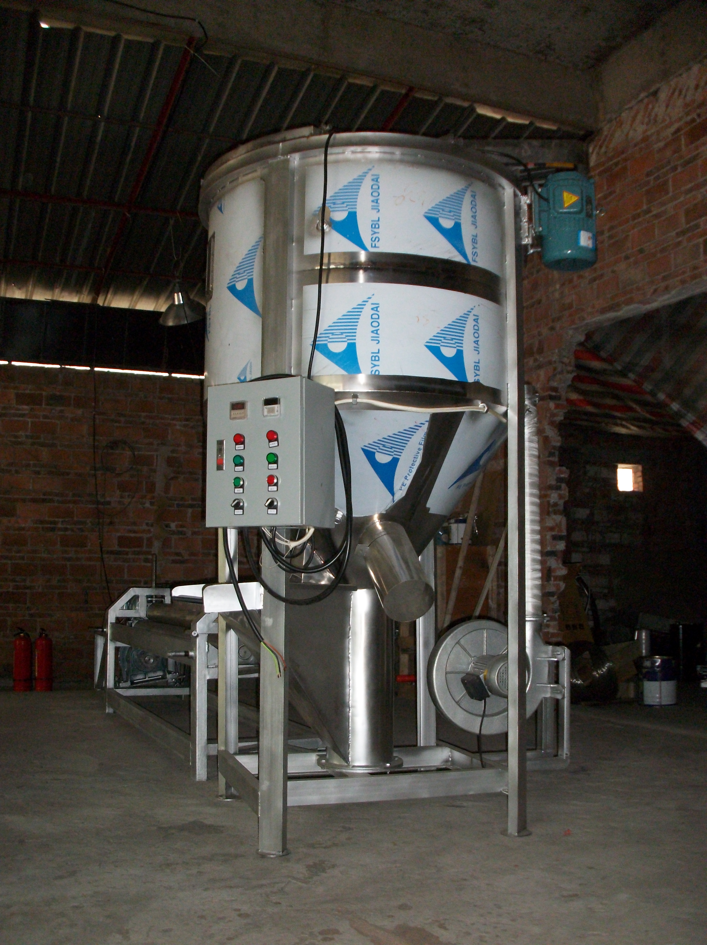 供应阳江市立式捞料机生产厂家|桶盖、桶底冲压成型，配合精确，更耐用。