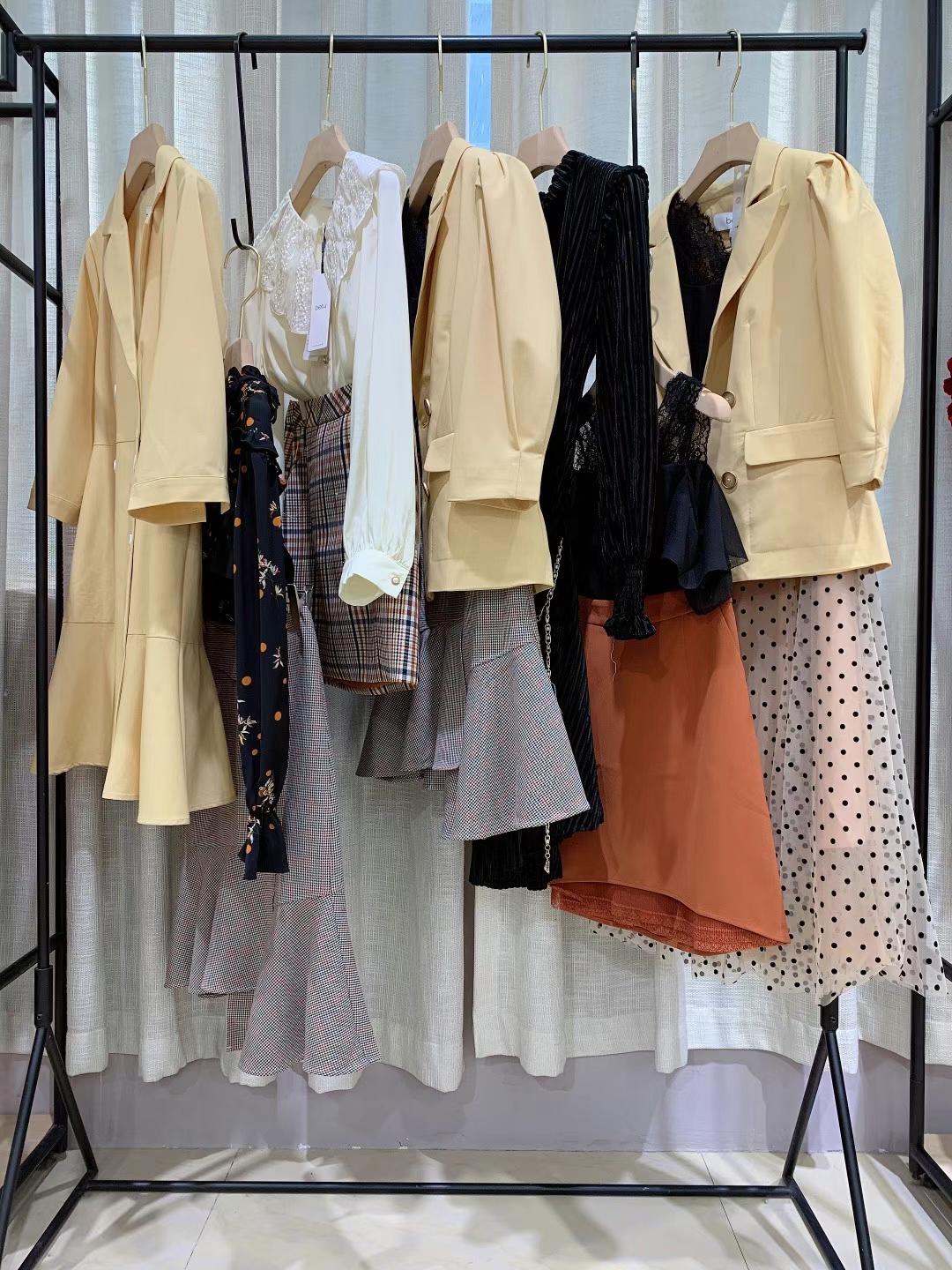 慕拉同风格同品质女装品牌货源 百图22春香港一 线时装品牌女装折扣店货源批发市场