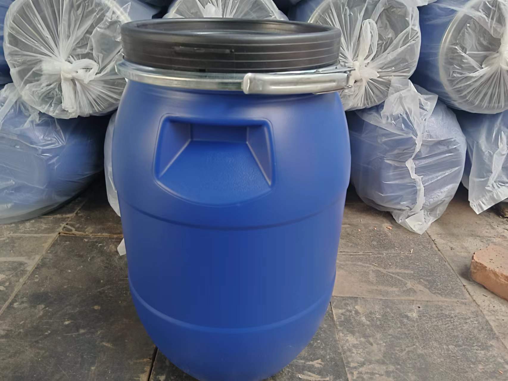 德州市淄博30升塑料桶30公斤法兰桶厂家淄博30升塑料桶30公斤法兰桶30L耐酸碱抱箍桶厂家