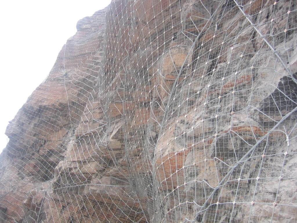 危岩落石拦截钢丝绳山体滑坡防护网危岩落石拦截钢丝绳山体滑坡防护网主动边坡防护网