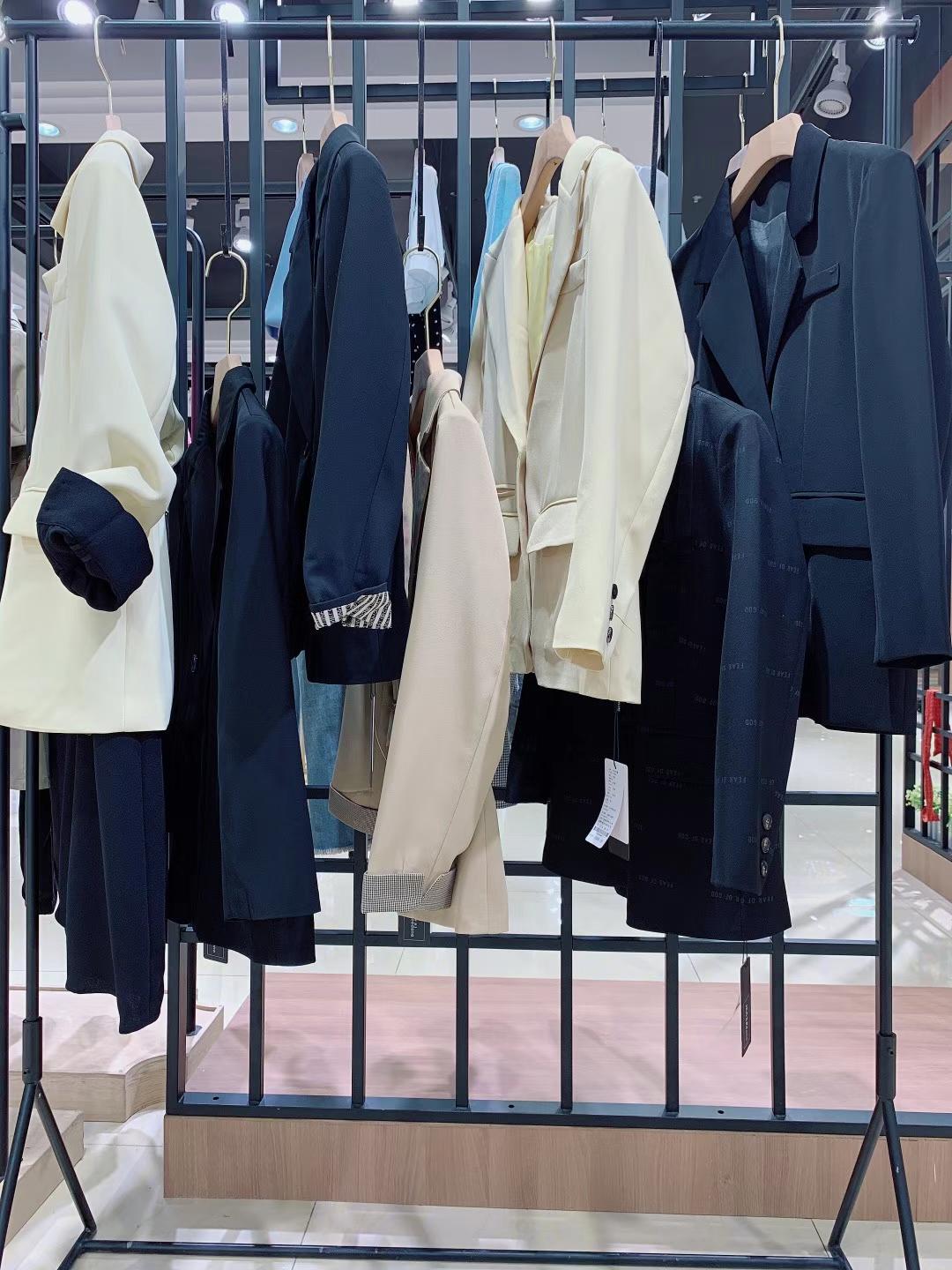当季新款简尼丹娜西装外套22春品牌直播人气大 牌折扣女装批发货源 直播体实必备女装货源图片