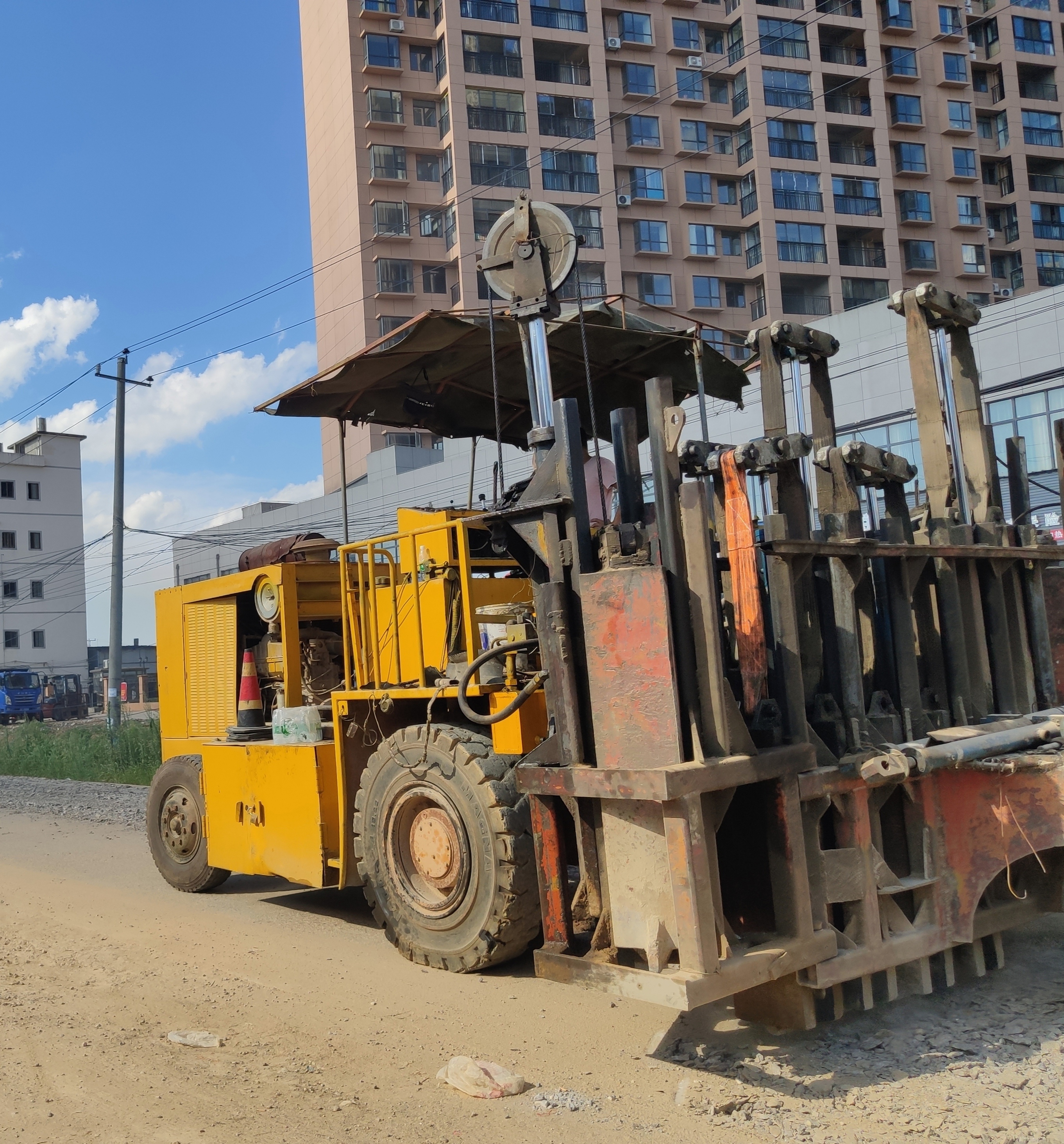 河南郑州水泥路多锤头破碎机出租、租赁价格、施工公司图片