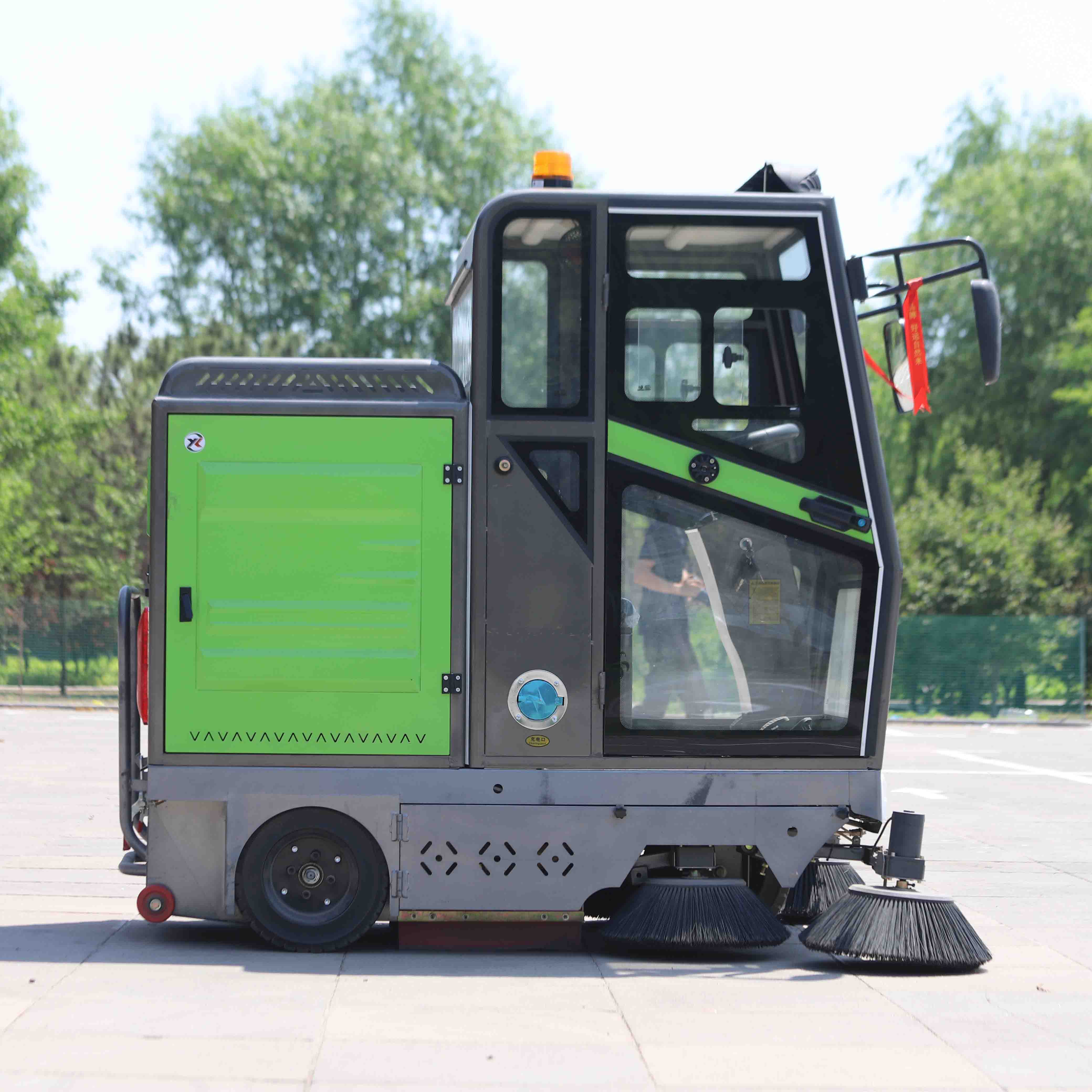 小型扫地机环卫扫路车 吸尘驾驶式清扫车 工厂车间 小型扫地机