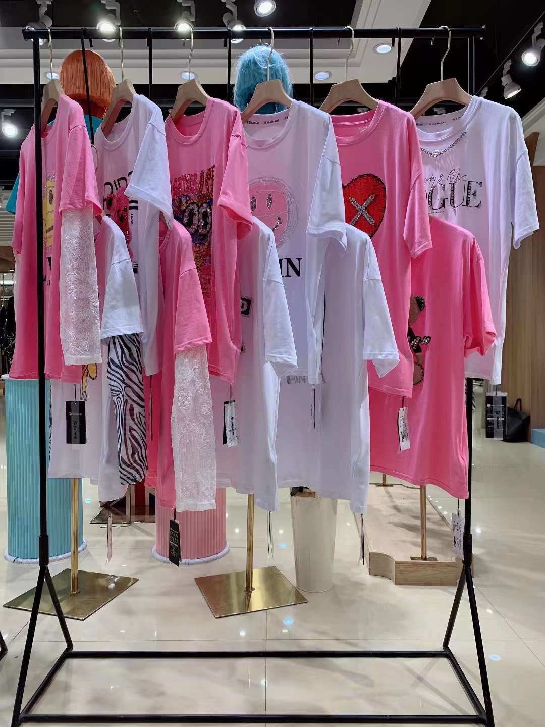 香港知 名品牌艾阿玛重尼工T恤 2022夏折扣女装打包走份清仓