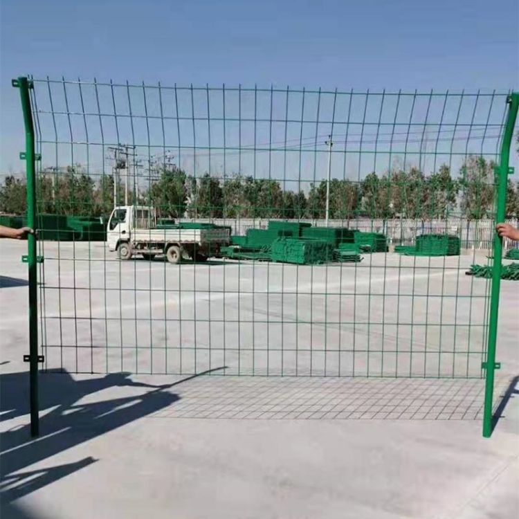 长沙岳麓区绿色公路隔离栅 边框架护栏网批发价格