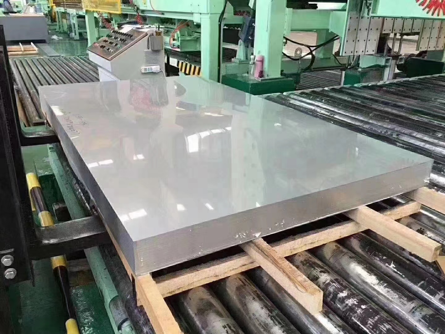 不锈钢镜面板 不锈钢拉丝镜面板材 不锈钢板厂家定做
