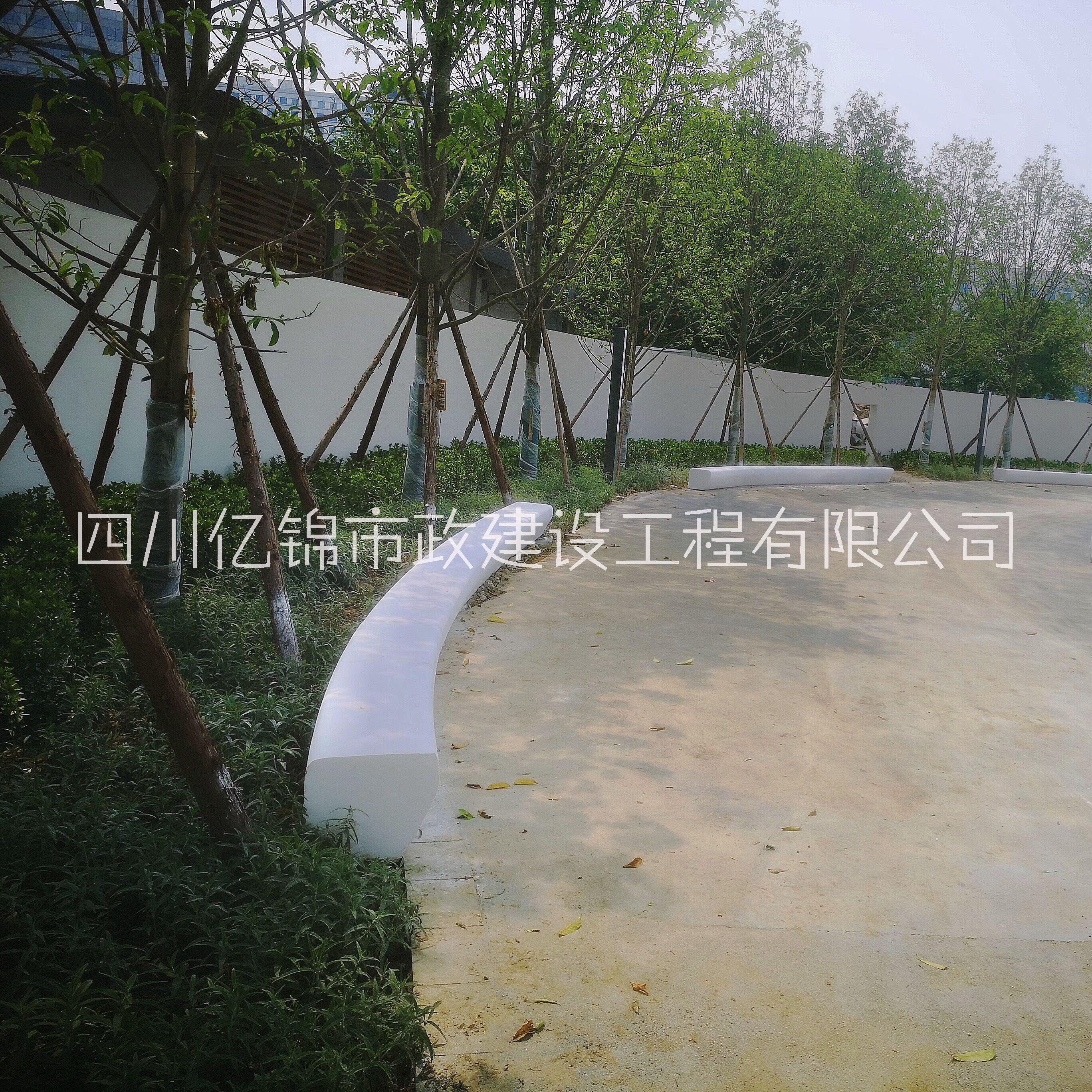 亿锦长条Y型GRC无机磨石清水混凝土景观座椅长凳成品树池花池安装施工图片