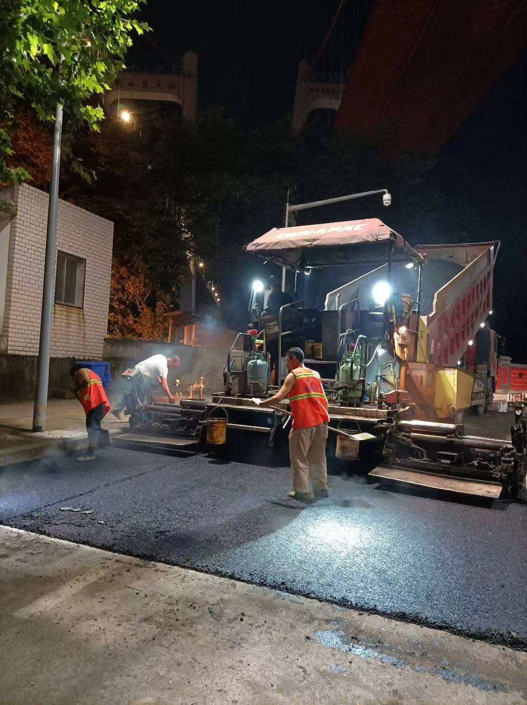 重庆市政道路施工队承接沥青路面施大乱斗公路马路沥青路面打草油柏油