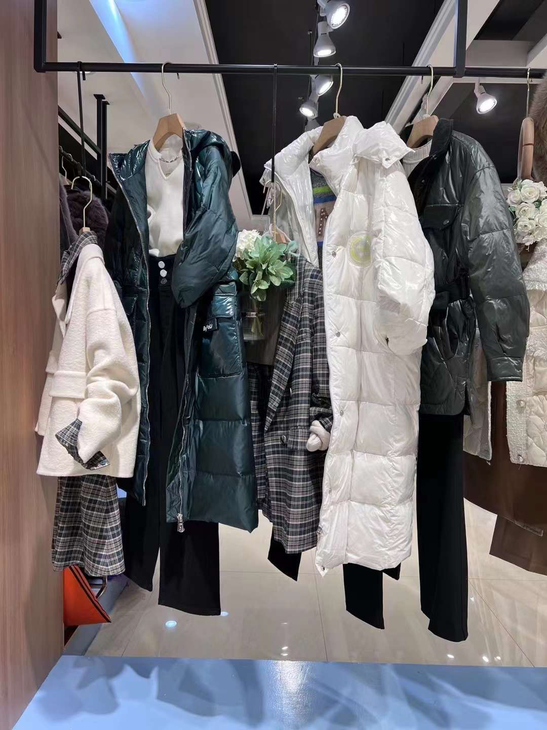 中国尚艾诗(3S)2022秋冬季女装品牌折扣货源走份批发