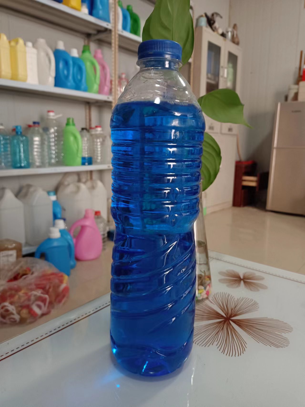 天门市玻璃水瓶销售，天门市1.3L1.5L1.6L1.7L1.8L汽车玻璃水瓶厂家图片