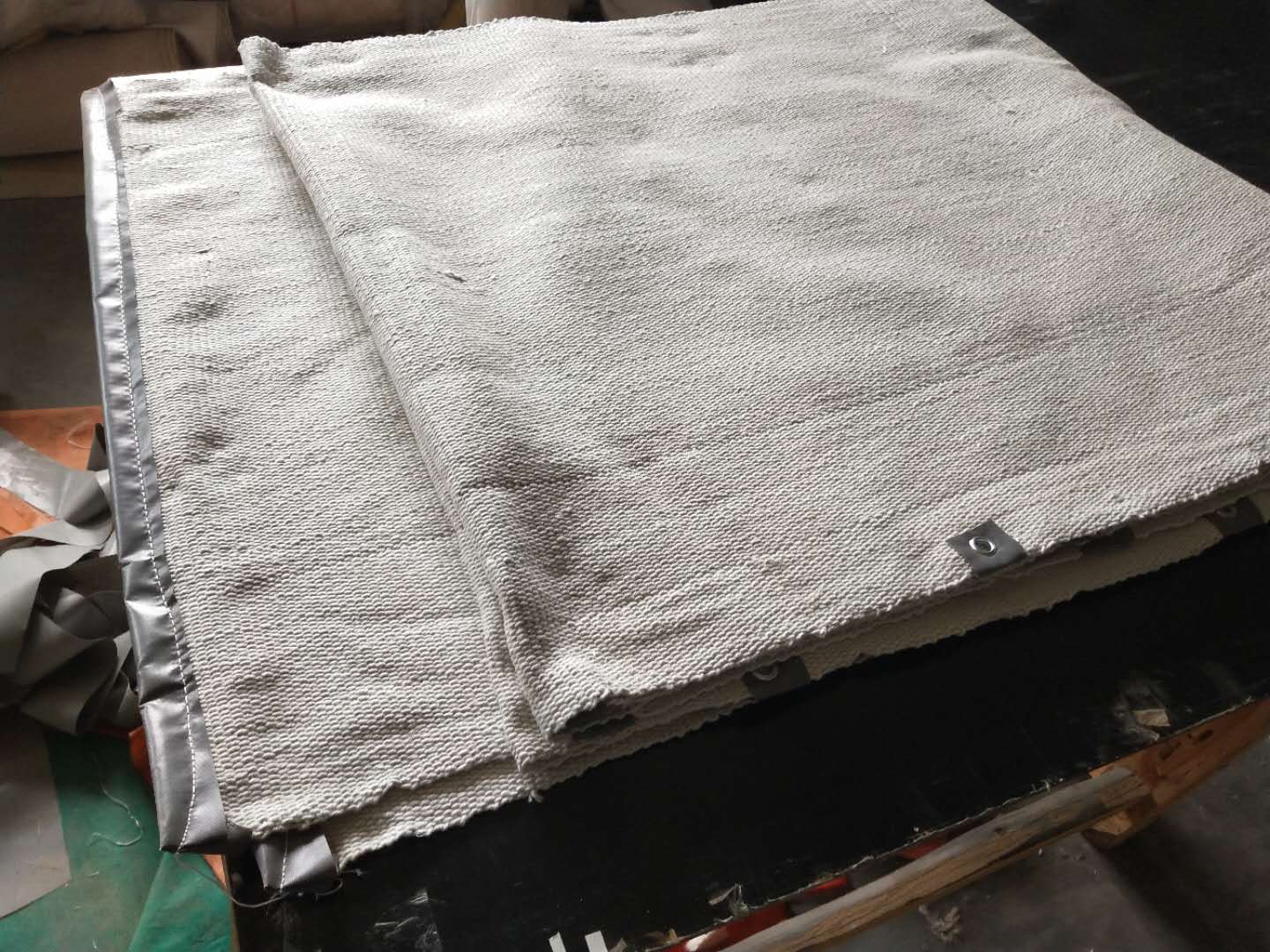 耐高温陶瓷纤维防火毯 石油石化用陶瓷纤维灭火毯 耐高温电焊防火毯