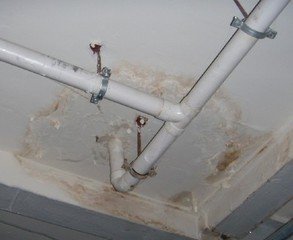 东江卫生间防水补漏公司阳台漏水维修排水管口补漏工程图片