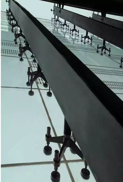 广州市广州中山高空吊装铝板/专业外墙安厂家中山找幕墙玻璃维修  广州中山高空吊装铝板/专业外墙安