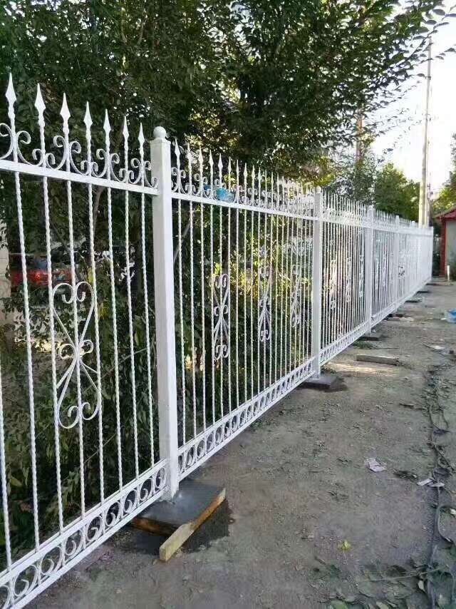 1.2米锌钢护栏  小区外圈墙防护栏  焊接厂区围墙围栏定制图片
