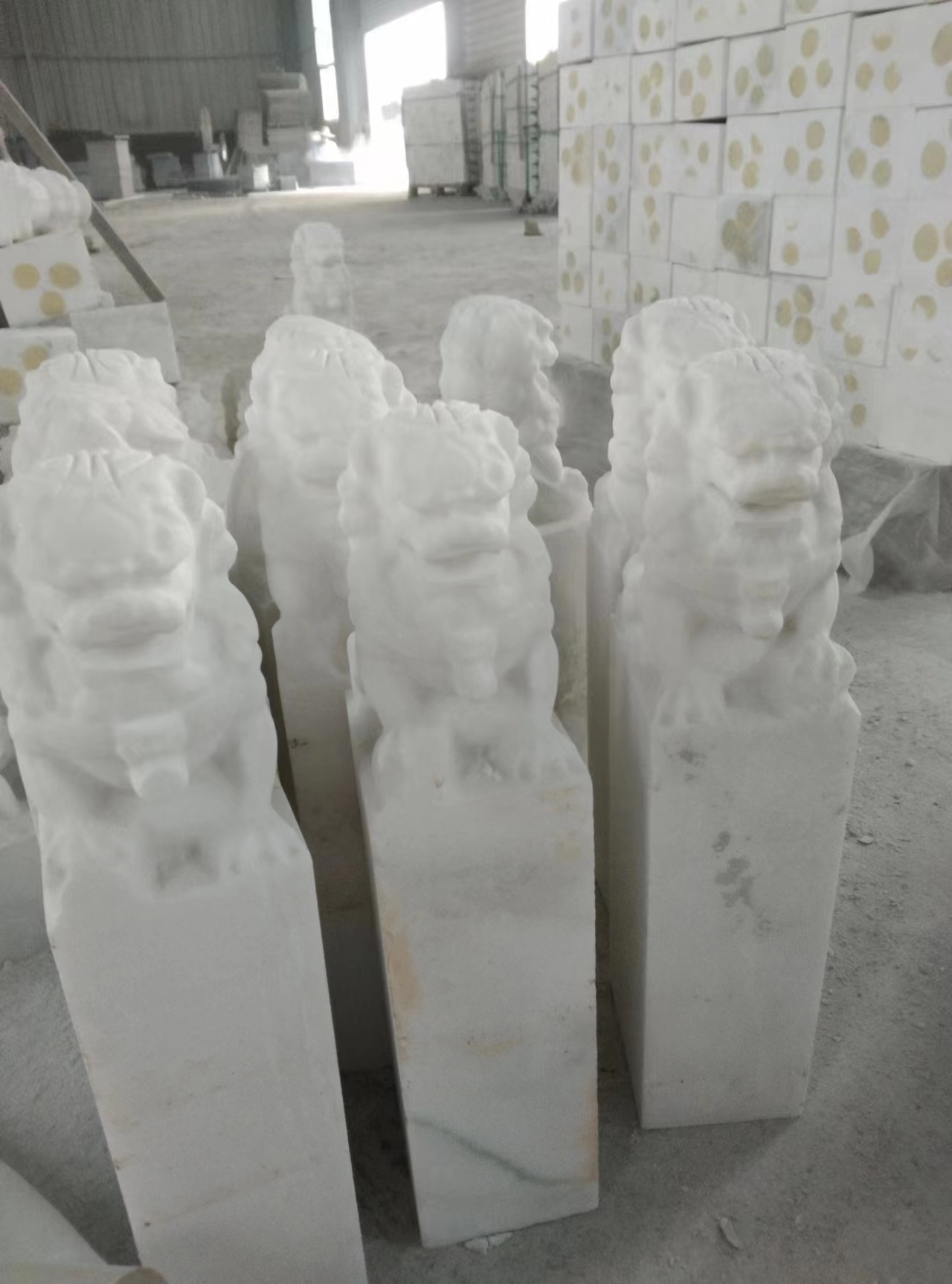白狮子雕刻石雕厂家 白狮子雕刻哪家便宜