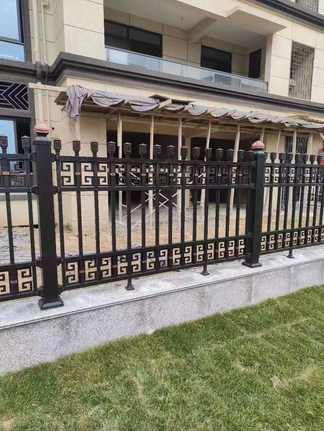 【欢迎咨询】铝合金围墙护栏 庭院铝艺围栏 欧式花园围 墙 空调防护栏