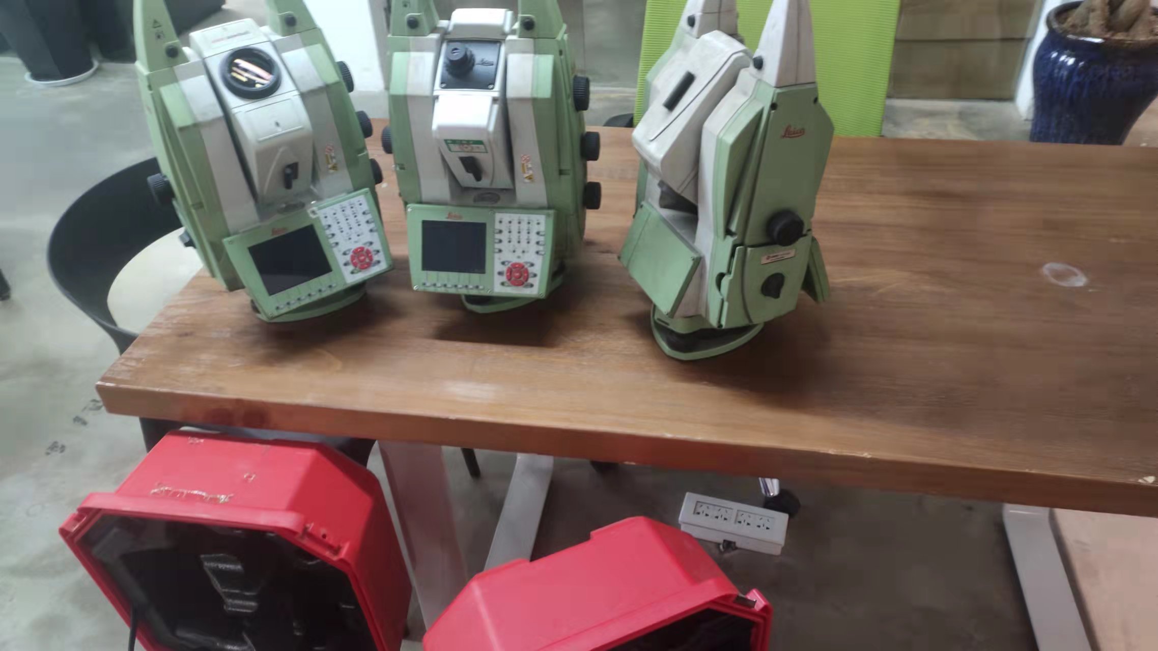 重庆市出售二手徕卡全站仪厂家重庆出售二手徕卡全站仪/电子水准仪/GNSS等测量测绘仪器