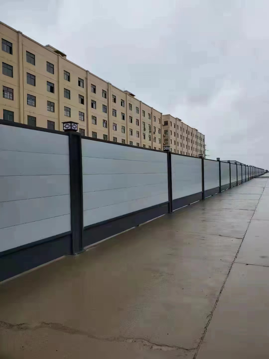乌鲁木齐供应2.5米高装配式围挡 小草彩钢围挡 市政施工围墙