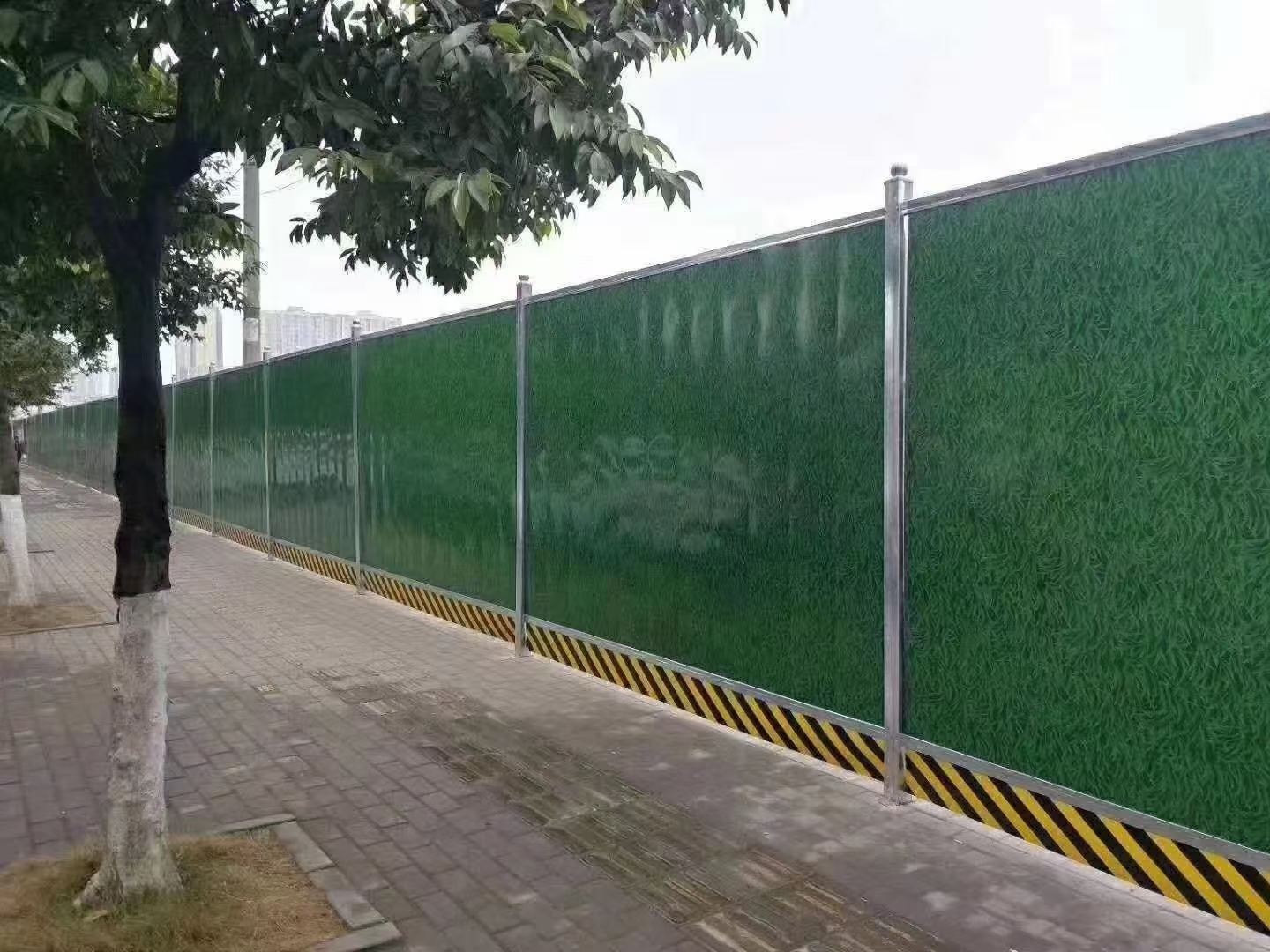 工程围挡 小草施工围挡 加厚绿色铁皮隔离挡板 建筑工地彩钢泡沫夹心护栏