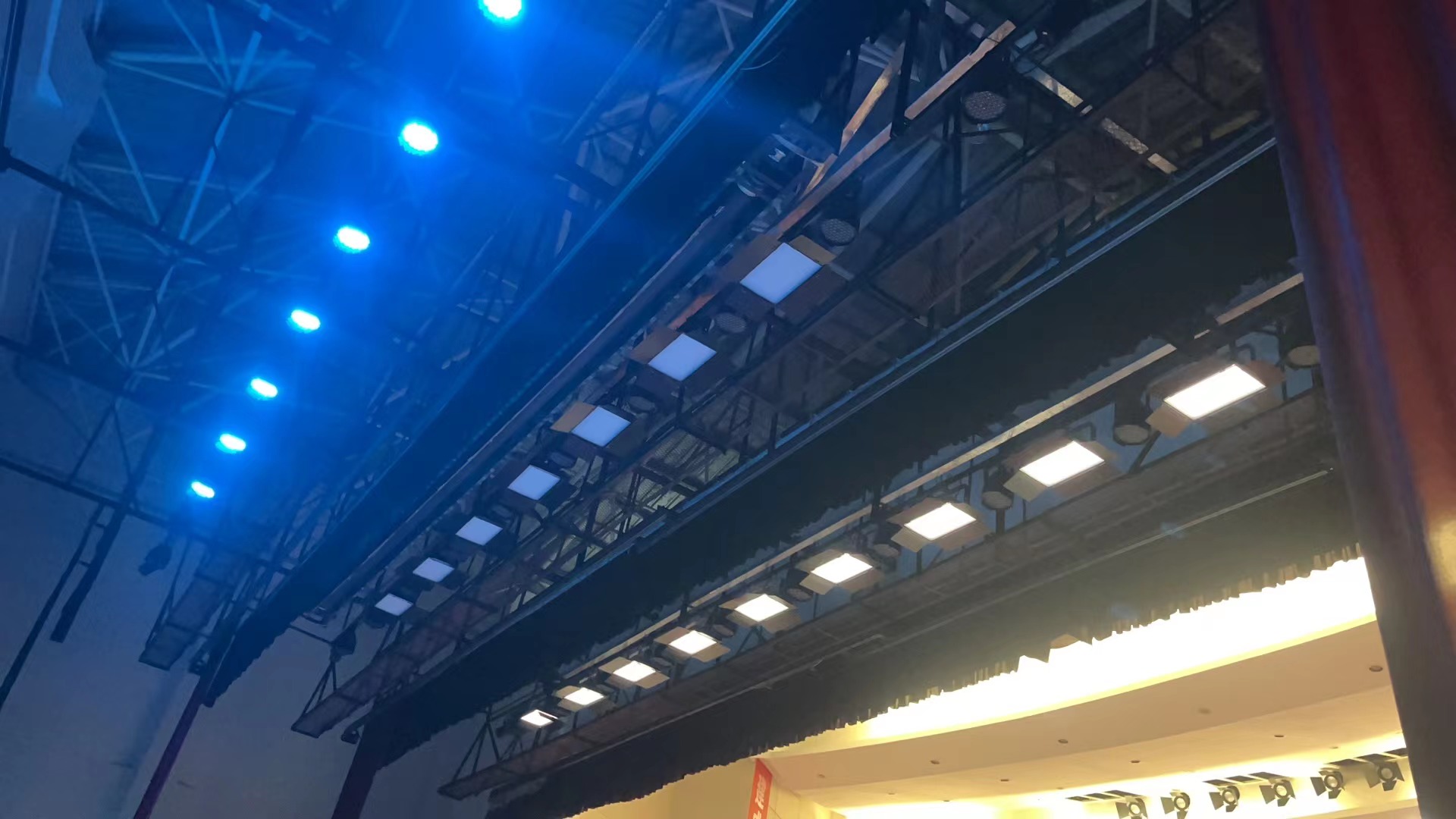 青岛舞台灯光维修 灯光音响舞台设备供应商舞台灯光音响设备维修保养