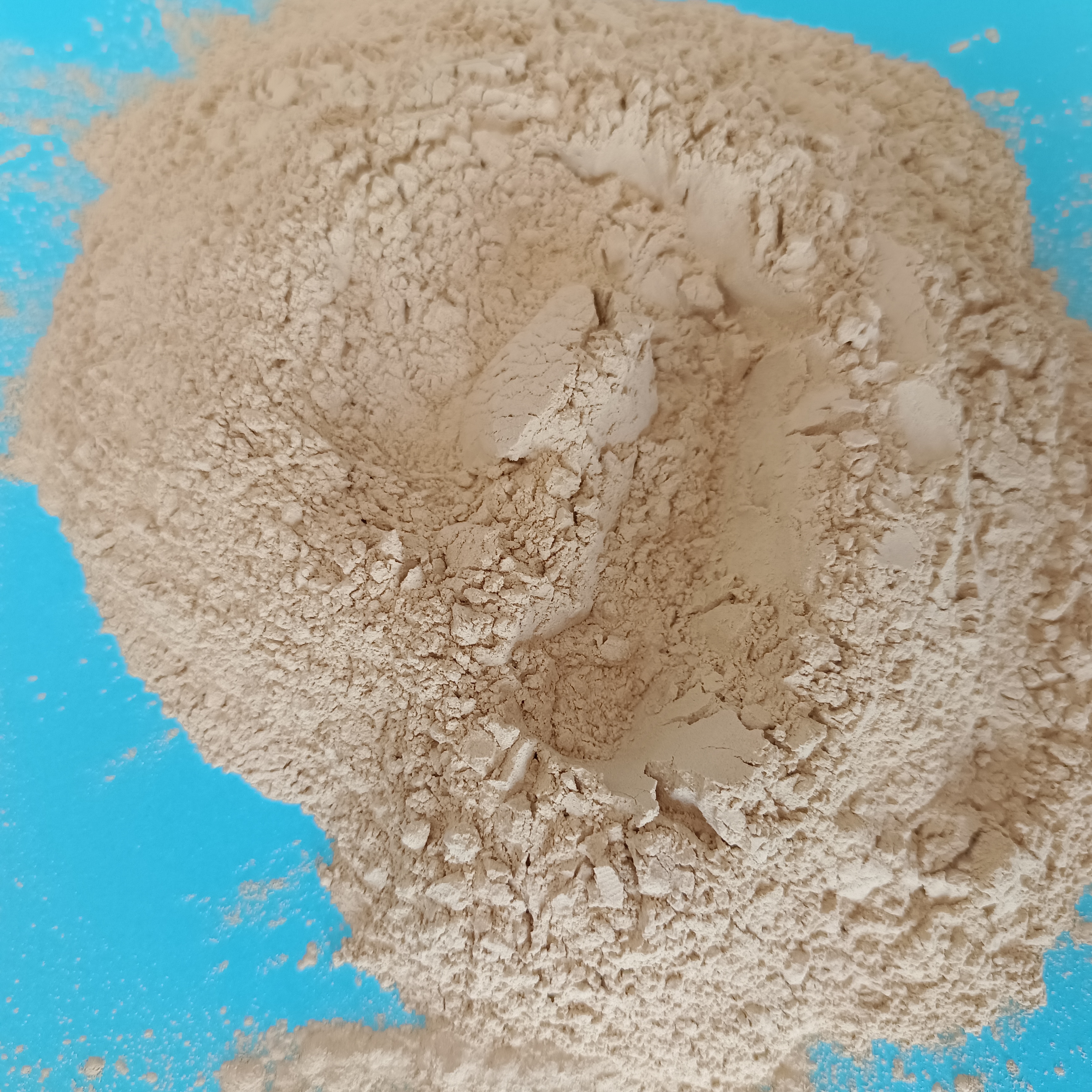沸石粉饲料肥料用沸石粉200目325目黄色沸石粉绿色沸石粉沸石颗粒图片