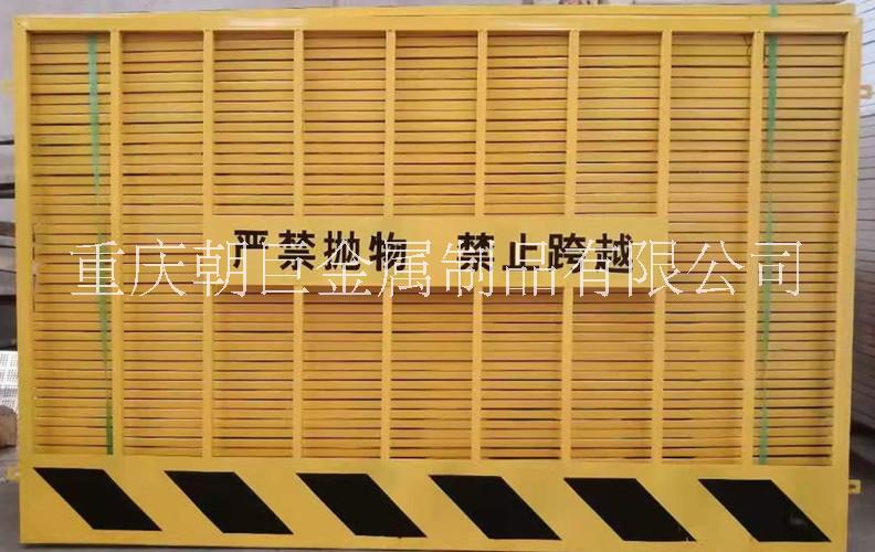 重庆建筑工地基坑临边护栏 重庆工地防护栏 电梯井口防护网图片