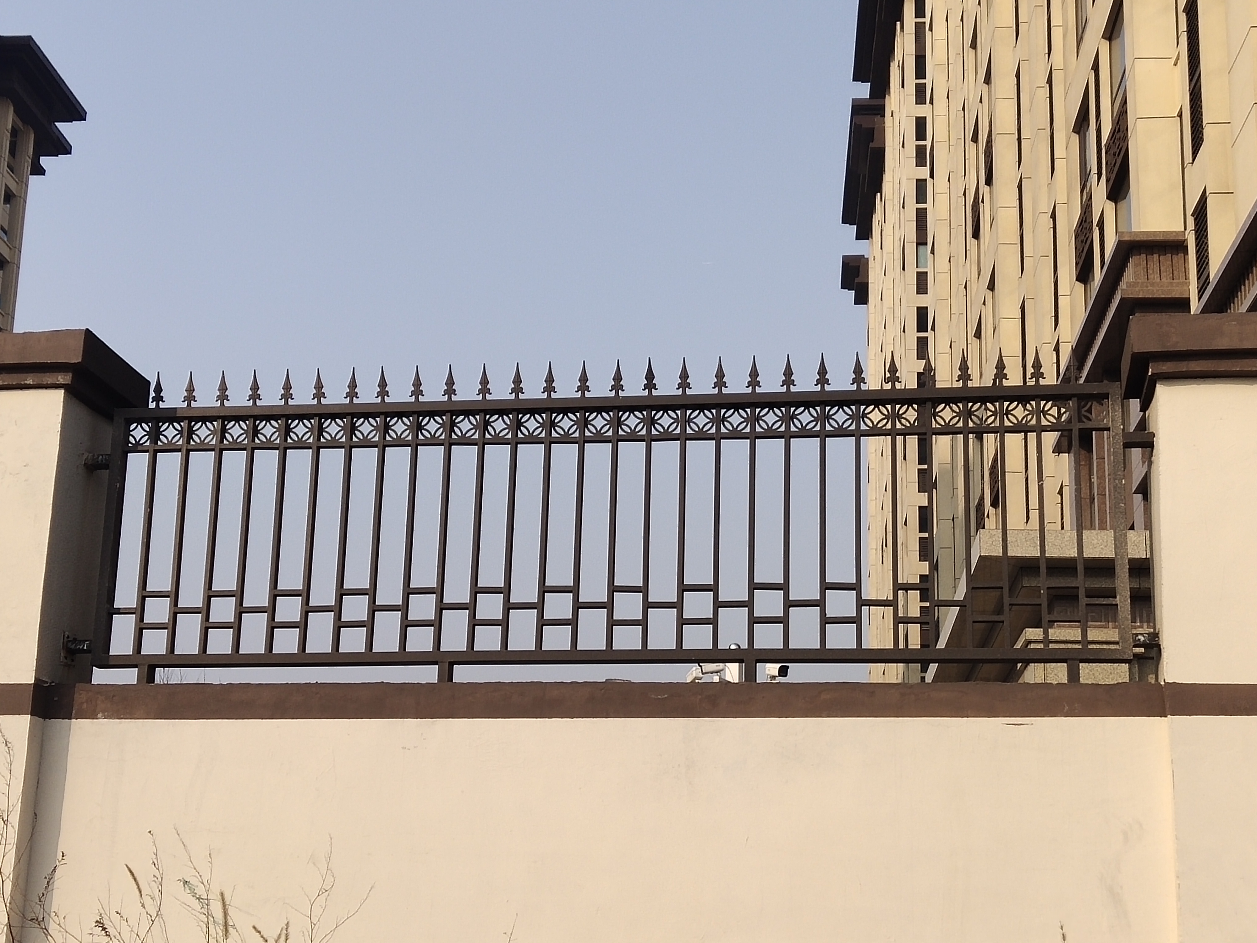 衡水市家用围墙栏杆户外院墙铁艺护栏小区围栏别墅隔离栏杆公园防护栏厂家
