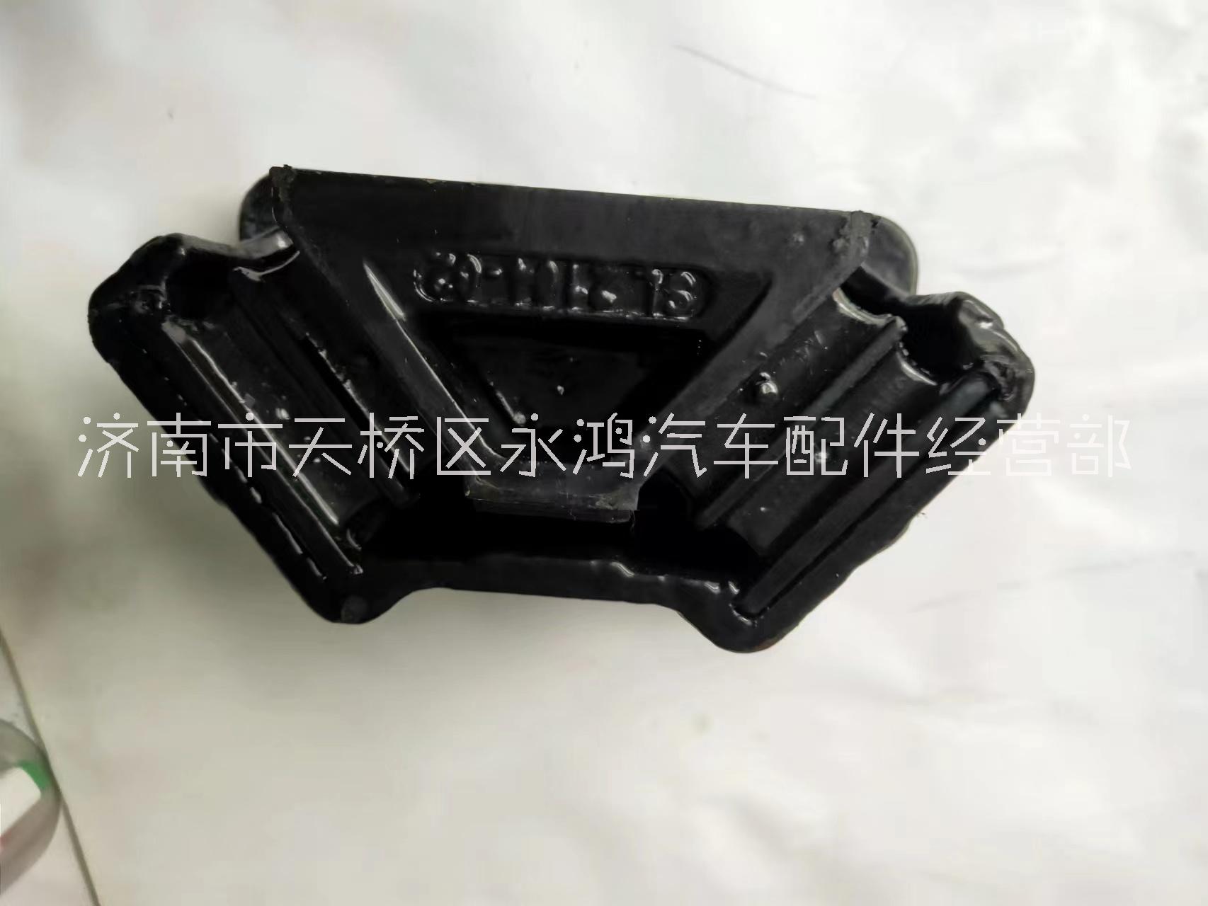 DZ9M259590001陕汽电动车电机后减震胶垫，楔形悬置图片