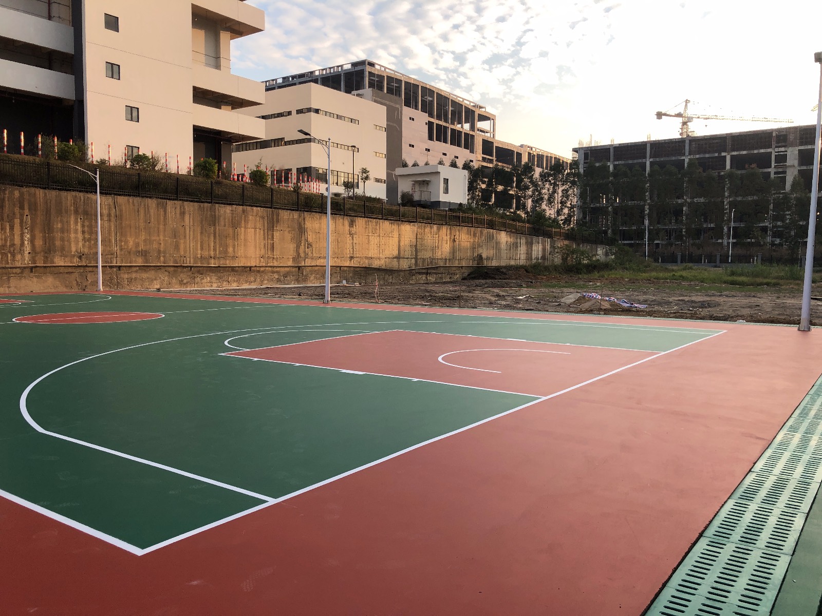广东东羽承接篮球场建设  室内篮球场改造施工图片
