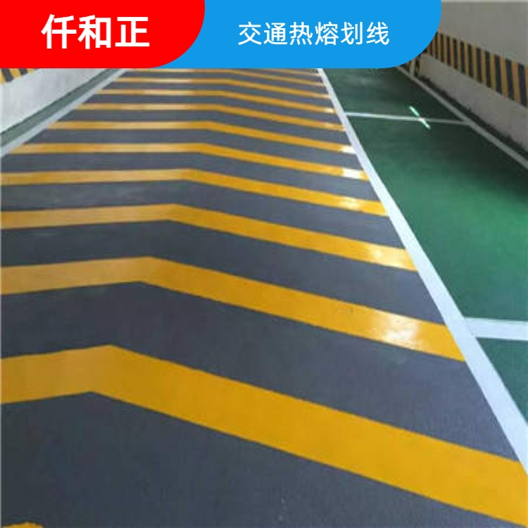 公路热熔标线施工好的道路划线厂商四川仟和正交通设施工程13678012449