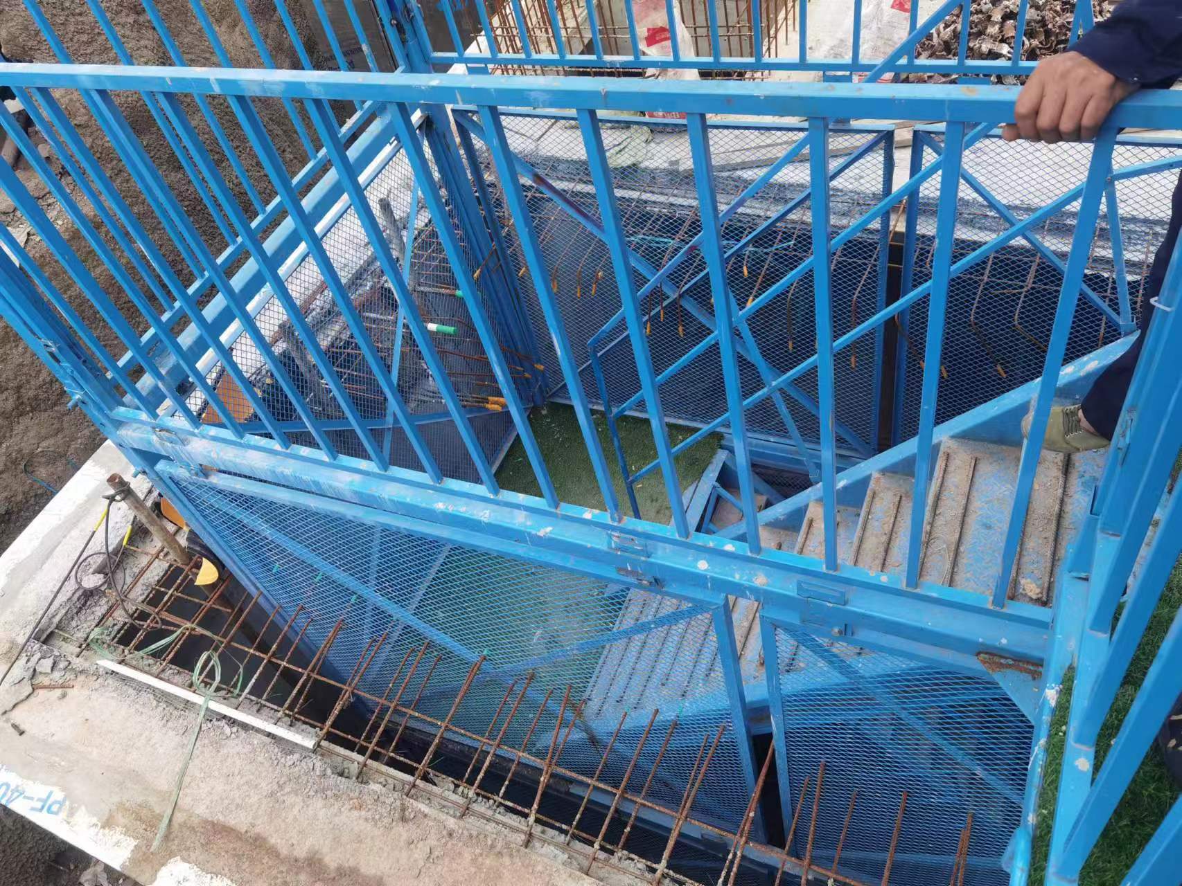 施工安全梯笼 组合式梯笼箱式梯笼爬梯建筑梯笼 基坑施工安全梯笼图片