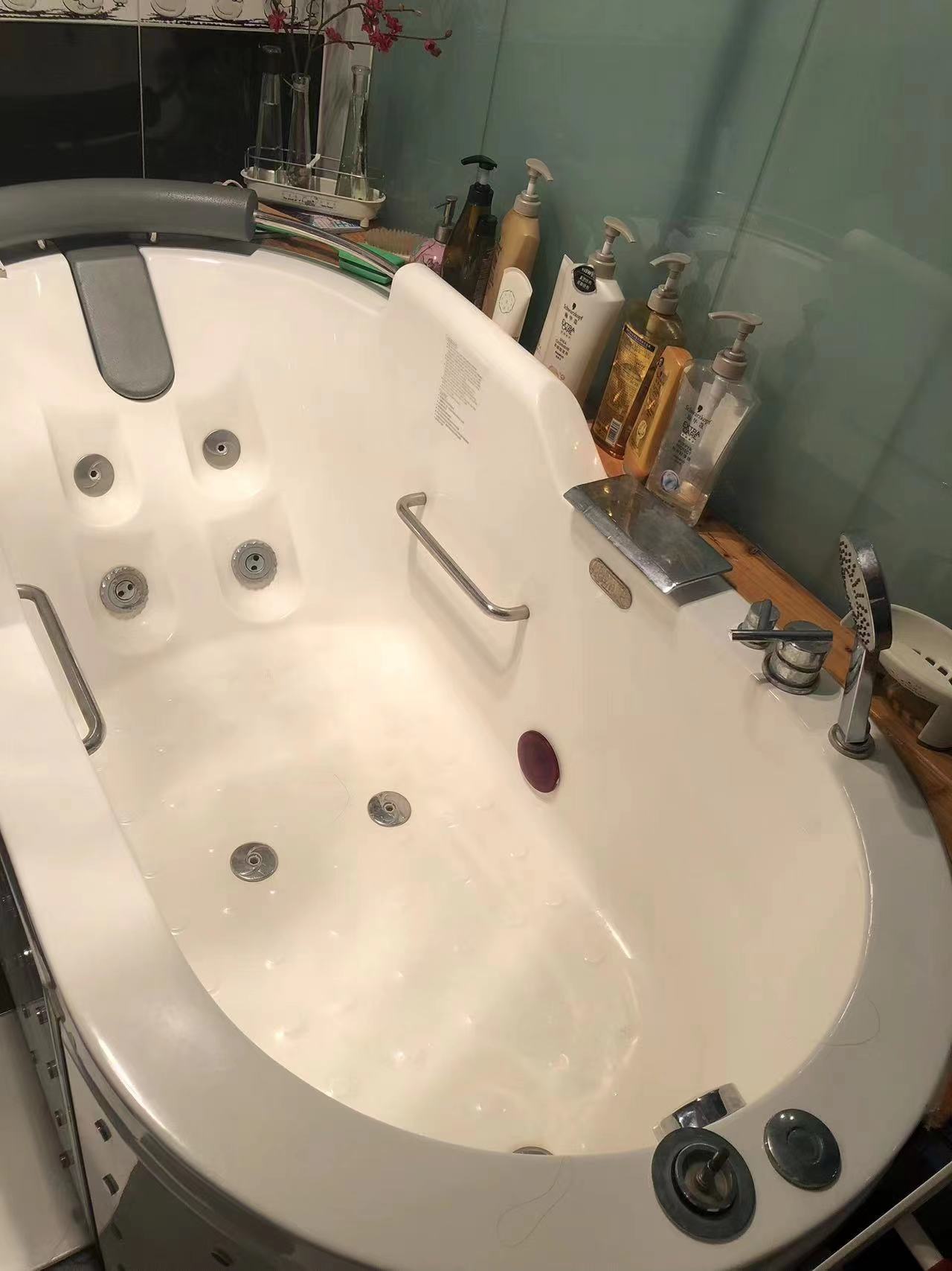 科勒浴缸维修、上海科勒浴缸漏水维修、浴缸电机维修更换