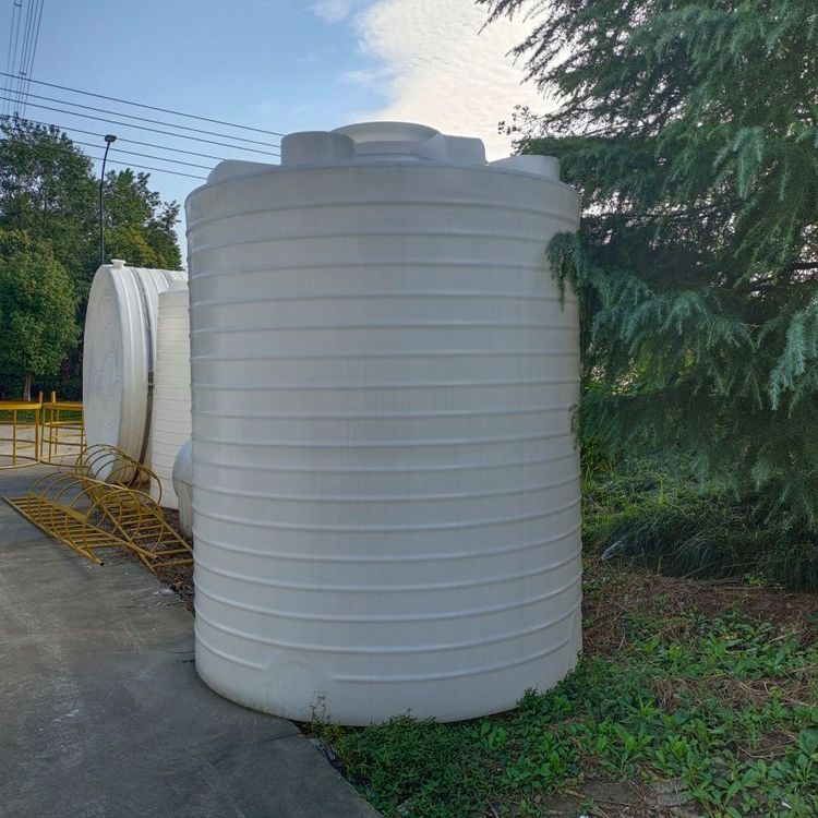 供应武汉7吨塑料水箱7立方大型家用屋顶PE储水罐7000LPE防腐化工罐