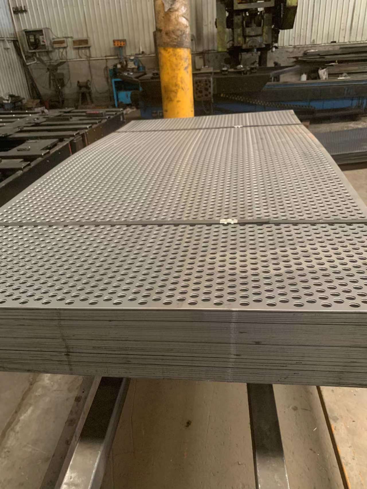 专业生产不锈钢冲孔板 不锈钢孔板网 铝孔板网润乾