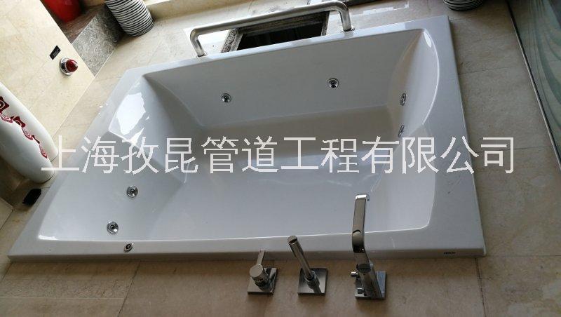 上海KERAMAG凯乐玛浴缸维修 嘉定新城附近维修浴缸漏水师傅